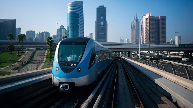 Sheikh Mohammed demands punctuality for the Dubai Metro's